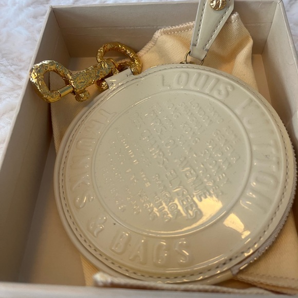 LOUIS VUITTON
Limited Edition Perle Vernis Trunks & Bags Round Coin Purse - Picture 2 of 13